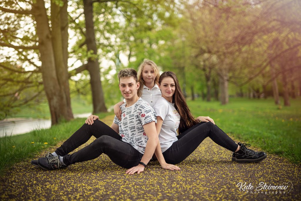 Tři děti v přírodě